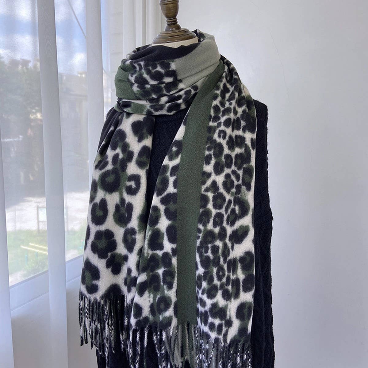 Leopard Colorblock Scarf ? Warm Tassel Winter Wrap