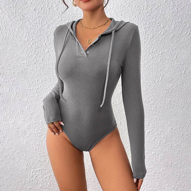 Solid-color fitted hooded jumpsuit