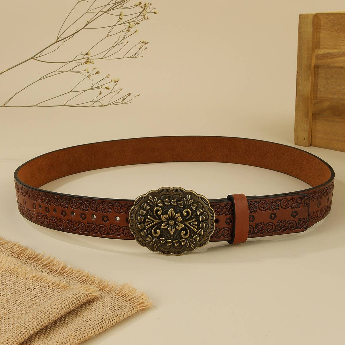 BUCKLE EMBOSSED PATTERN ENGRAVED BELT_CWMM3941