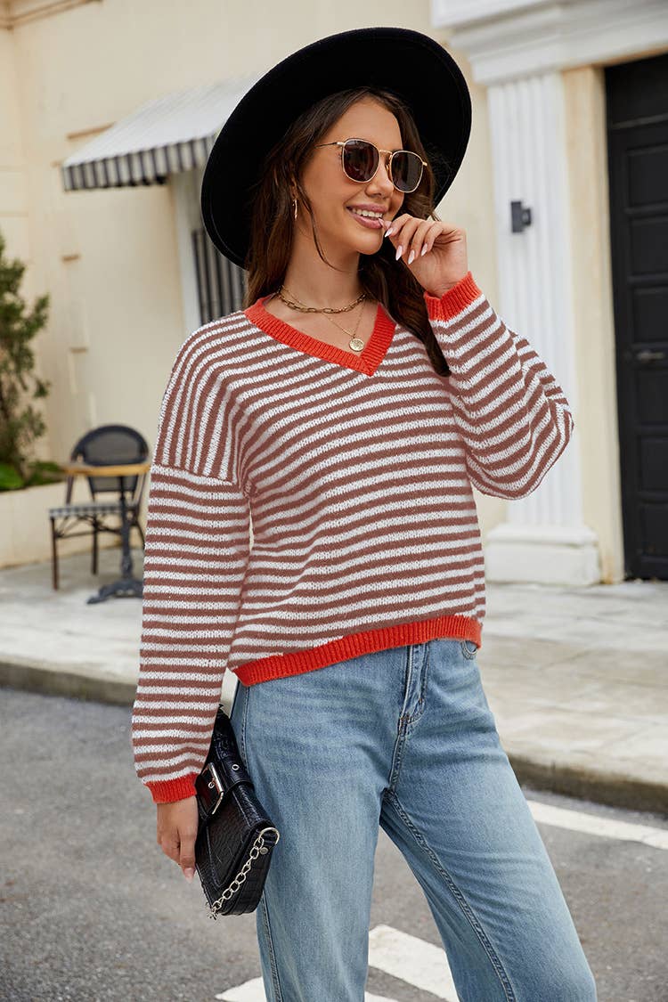 STYLISH CONTRASTING V-NECK KNITWEAR