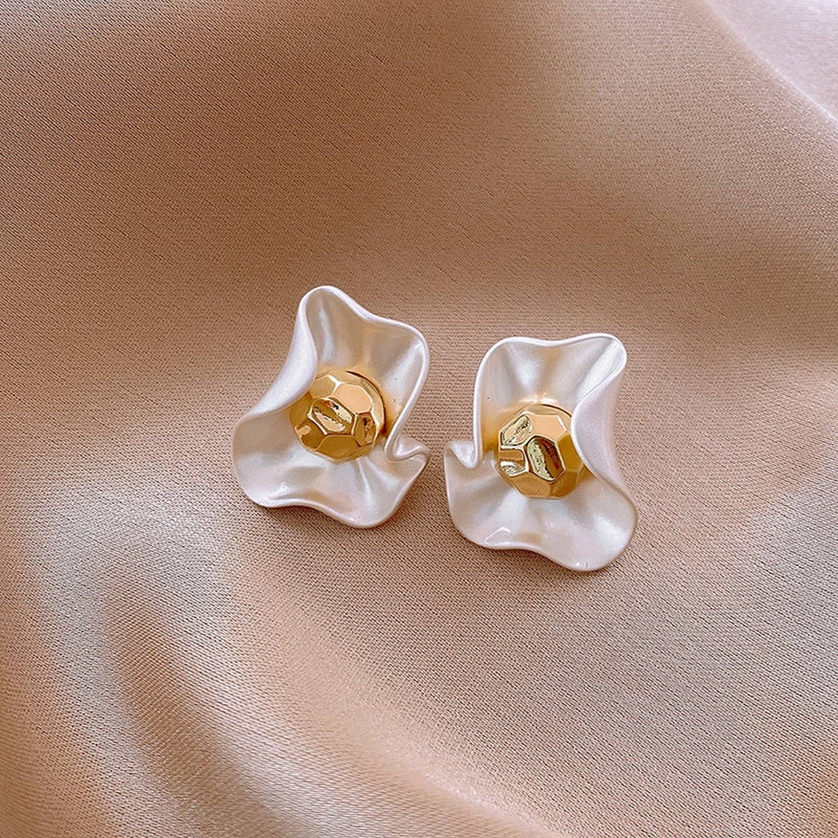 PLEATED ROUND FLOWER TEMPERAMENT EARRINGS_CWAJE2471