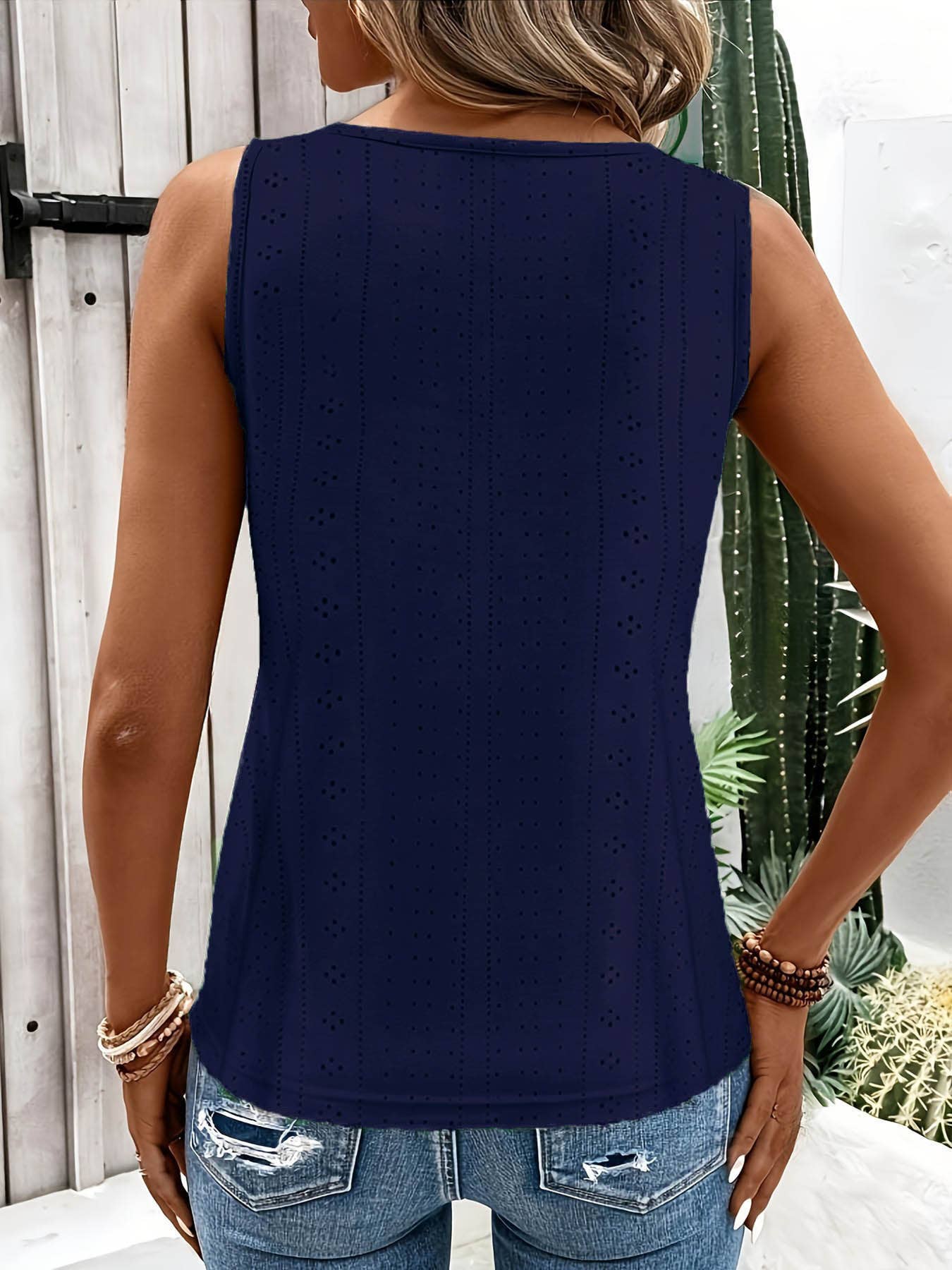 Solid-color V-neck hollowed-out halter top