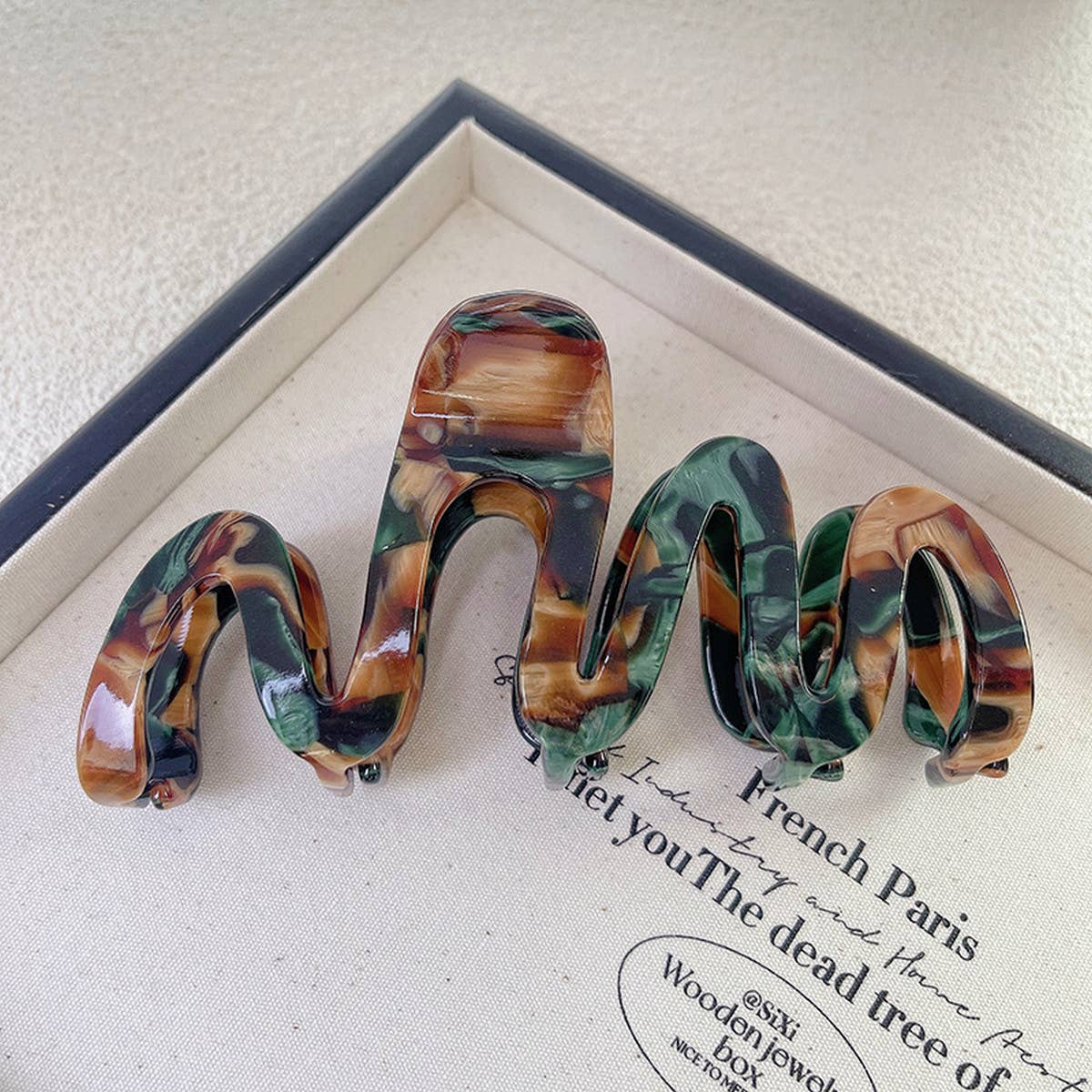 Wavy Hair Claw - Luxe Large Volume Shark Clip_CWAHA1337