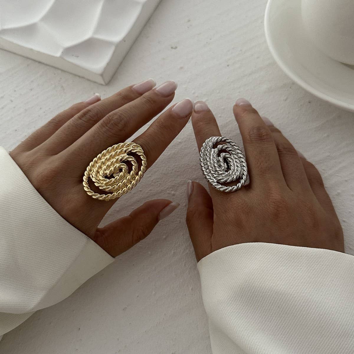 IRREGULAR GEOMETRIC ELLIPSE ALLOY WINDING RING