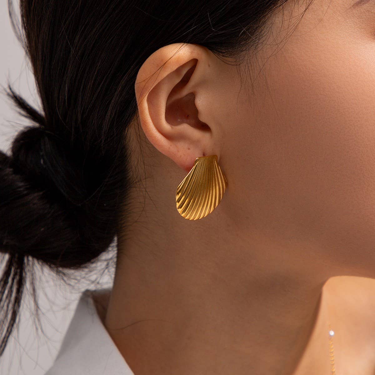 CREATIVE OCEAN SERIES GOLD SHELL EARRINGS