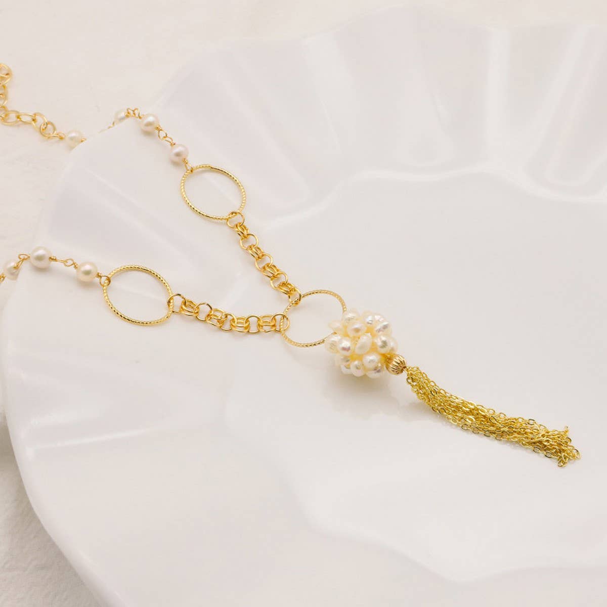 WOMEN'S NATURAL FRESHWATER PEARL SWEATER NECKLACE