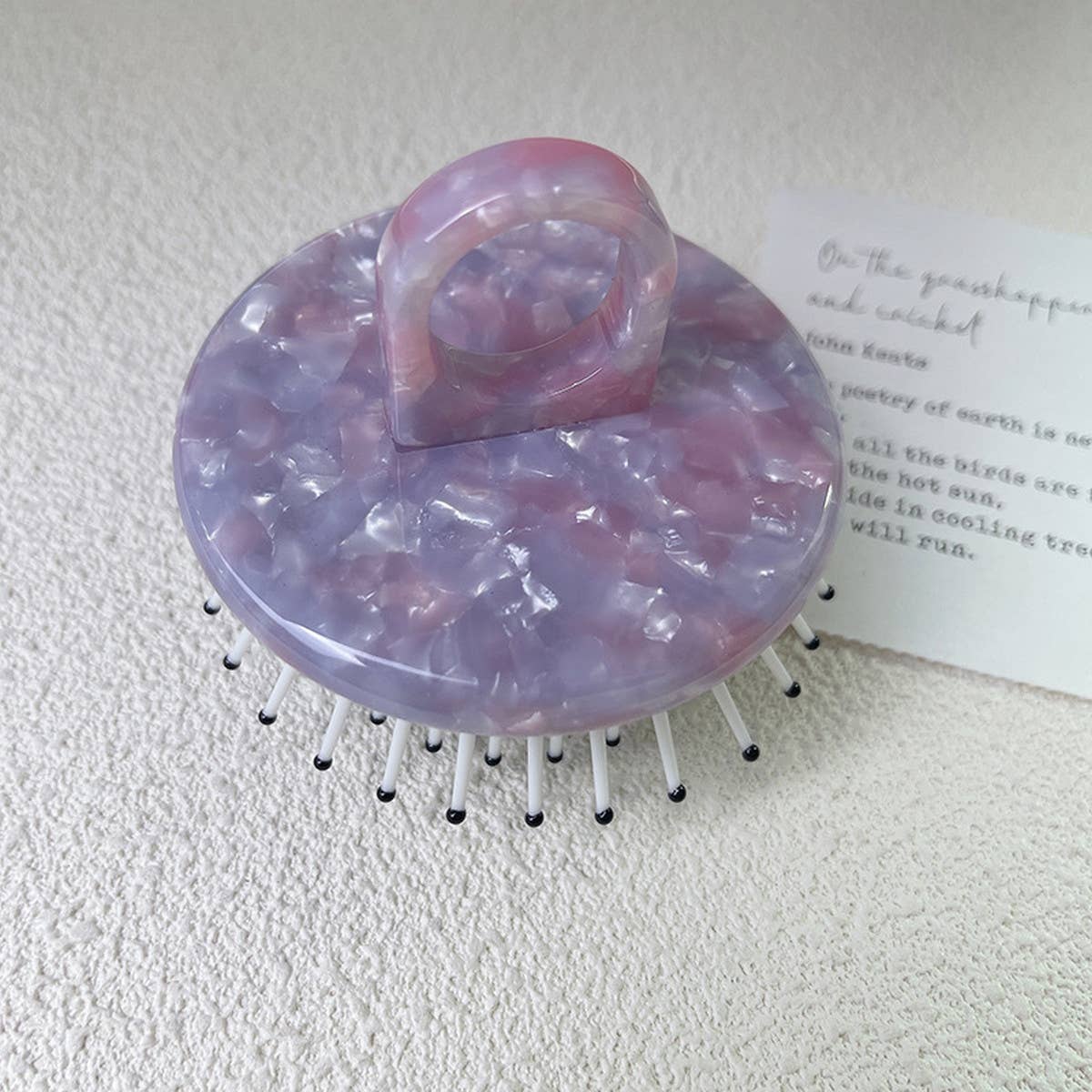 SIMPLE AND PORTABLE MASSAGE COMB