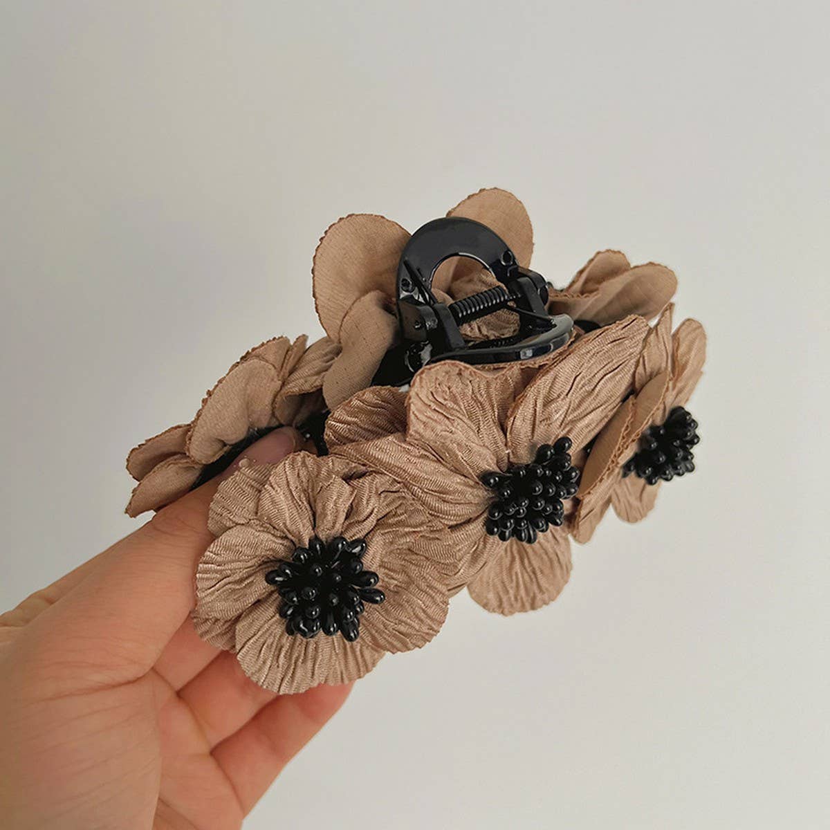 RETRO THREE-DIMENSIONAL FLOWER HAIRPINS_CWAHA1200