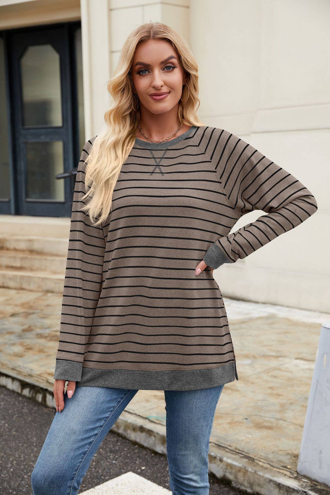 Striped round-neck long-sleeved pocket T-shirt