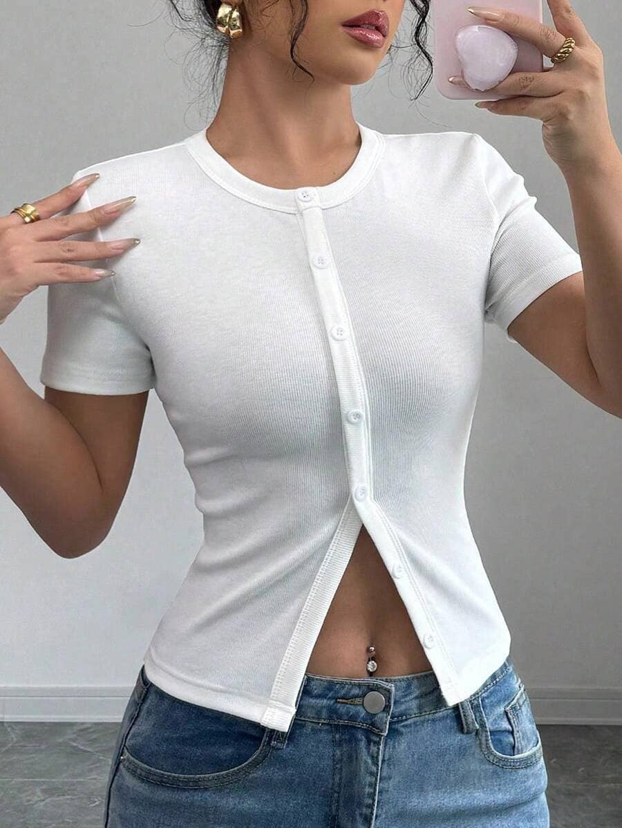 Slim, round collar, short sleeve, slit T-shirt