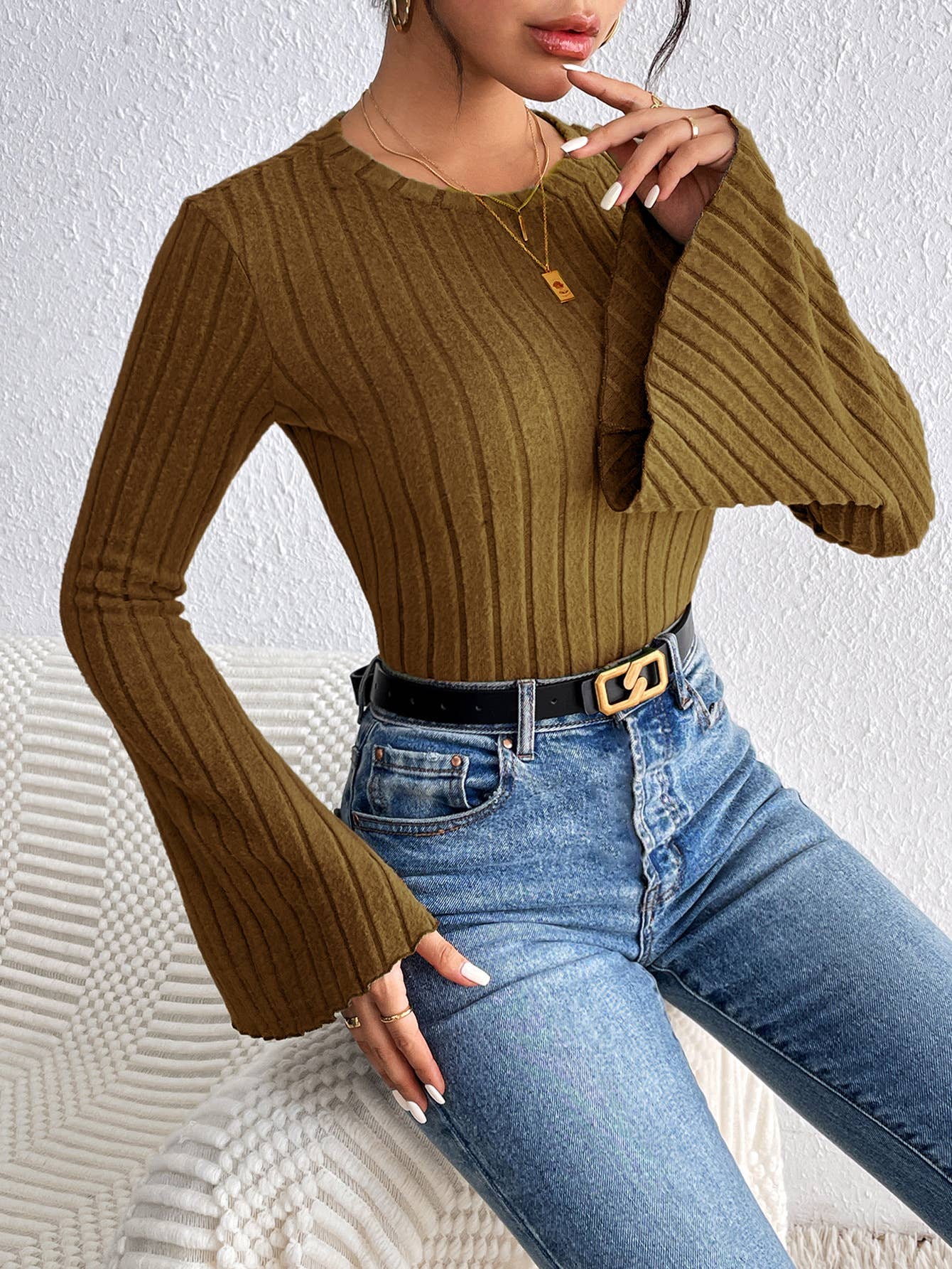 SOLID COLOR SLIM-FIT CREW NECK SWEATER