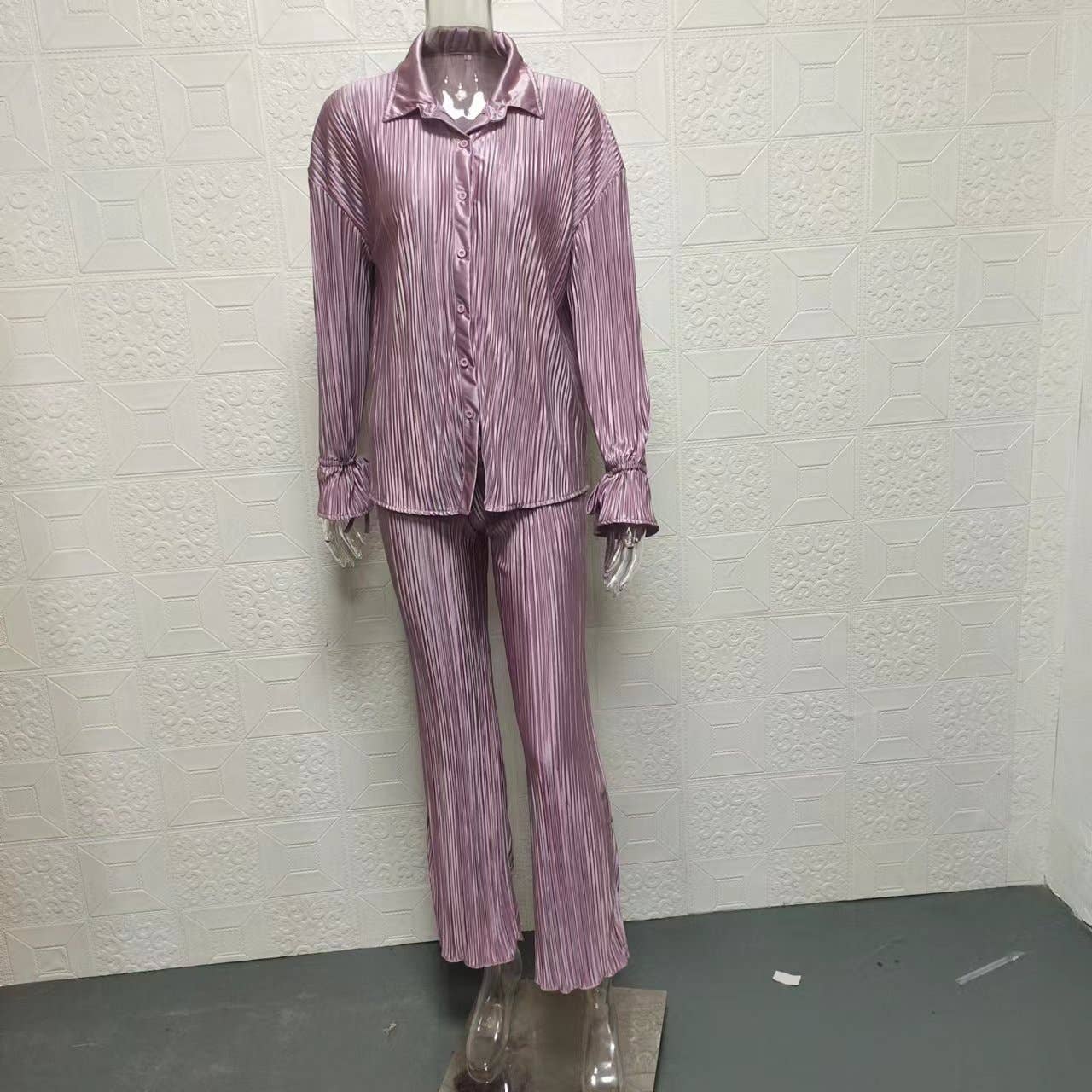 Pleated long-sleeved shirt, slit trousers set