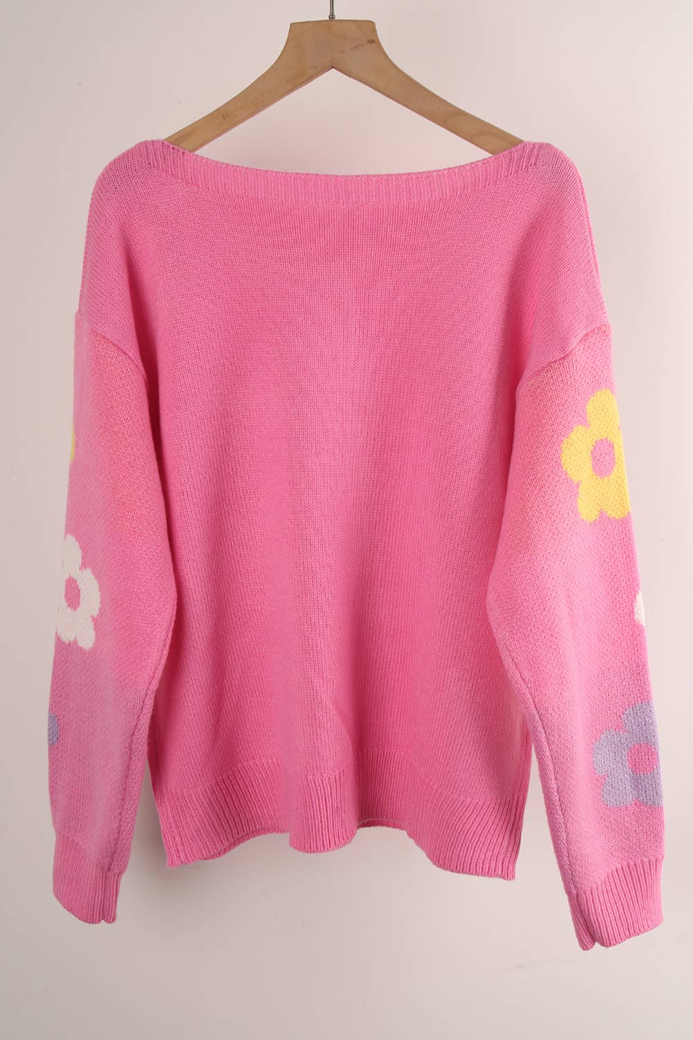 KNIT SWEATER WITH FLORAL SLEEVES AND A LINE NECK