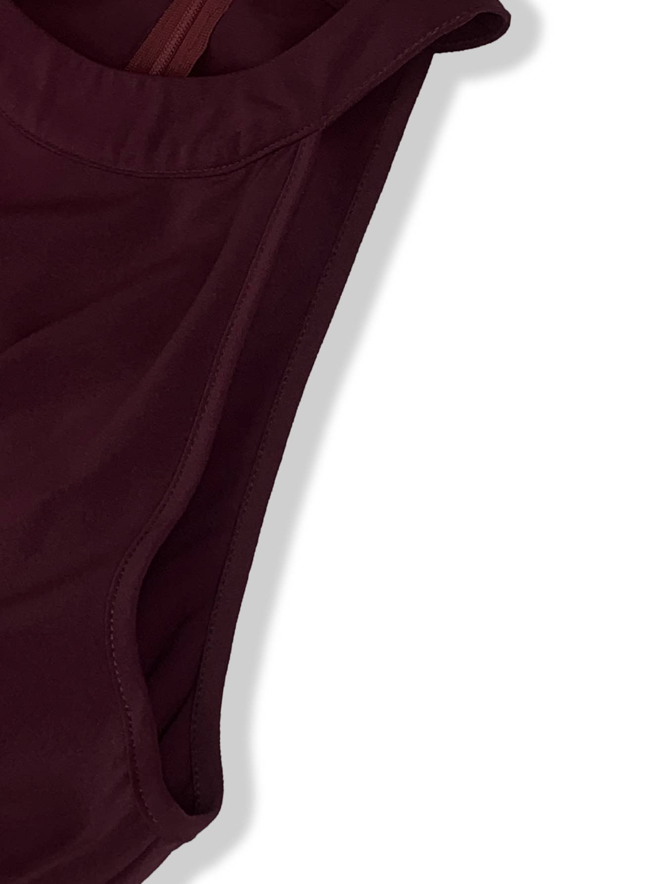 Solid color sleeveless waistline mid-length dress