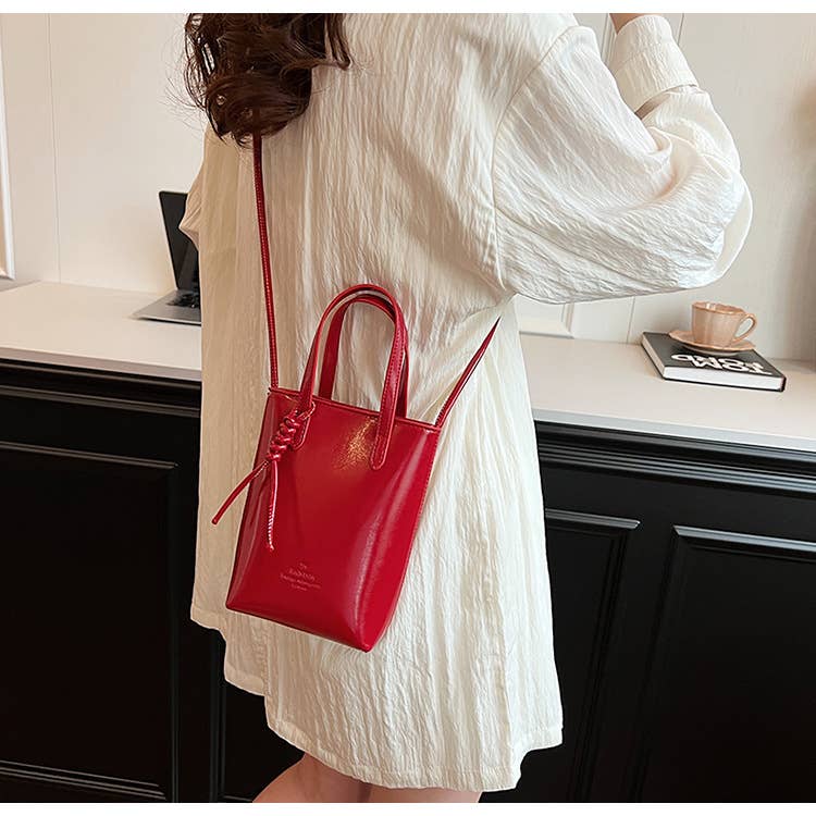 Glossy simple and niche single-shoulder bag