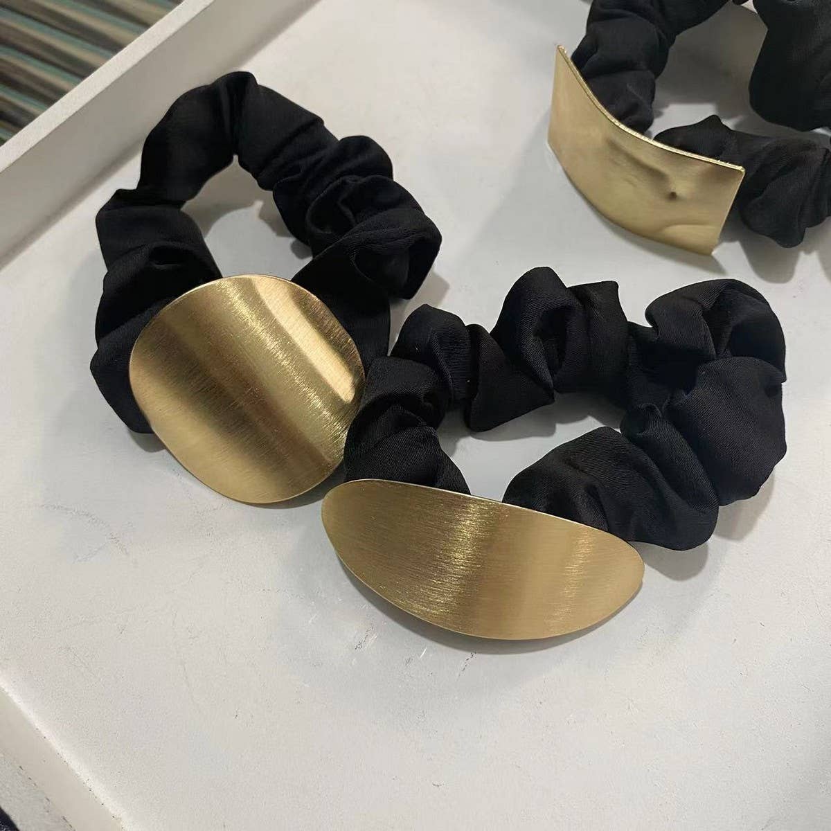 SIMPLE AND ELEGANT RUBBER HAIR SCRUNCHIES