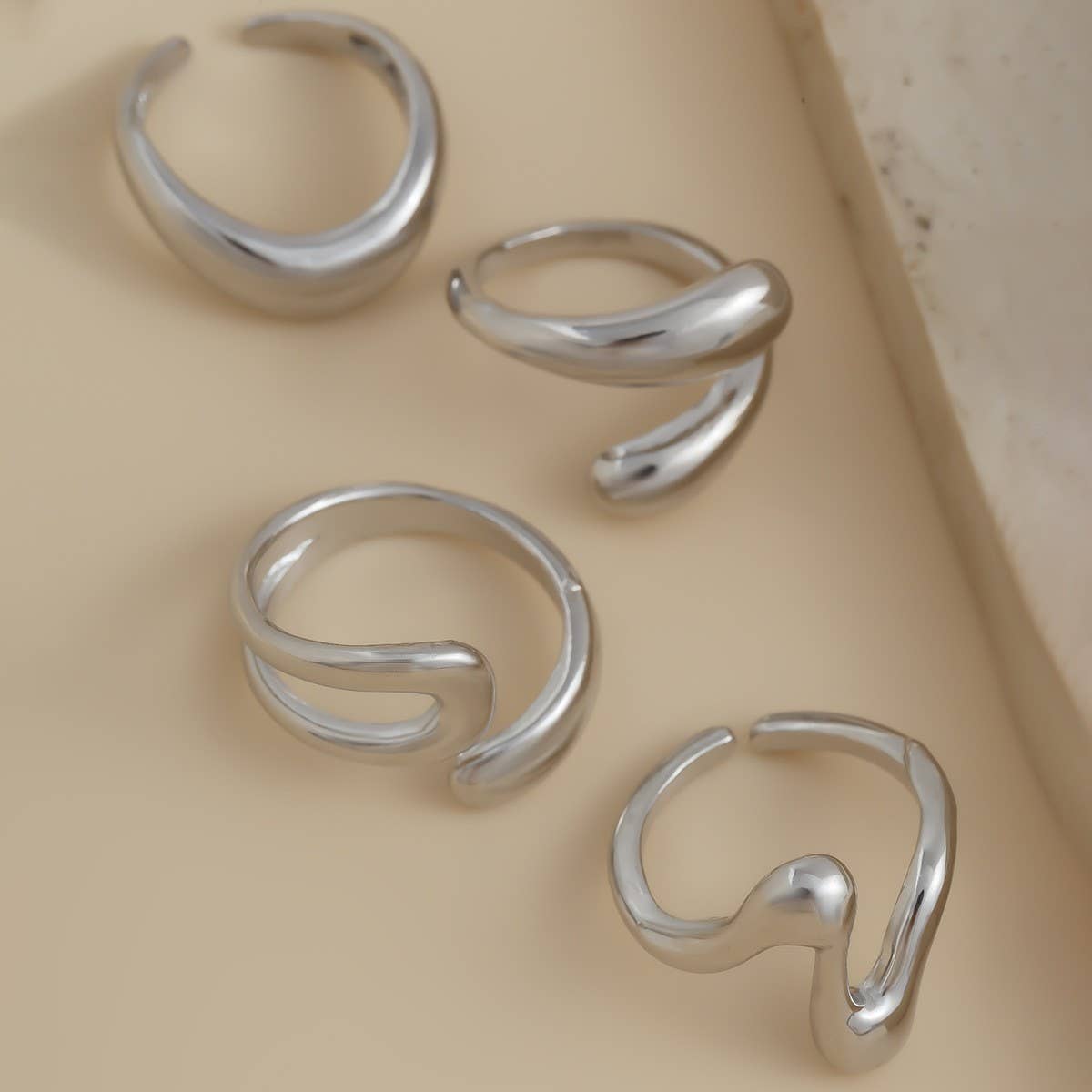 METAL CURVED OPENING ADJUSTABLE RING FOR WOMEN