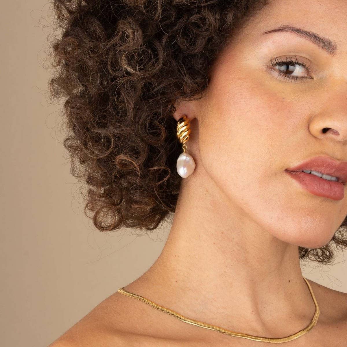 Minimalist Irregular Pearl Earrings 18K Gold Steel