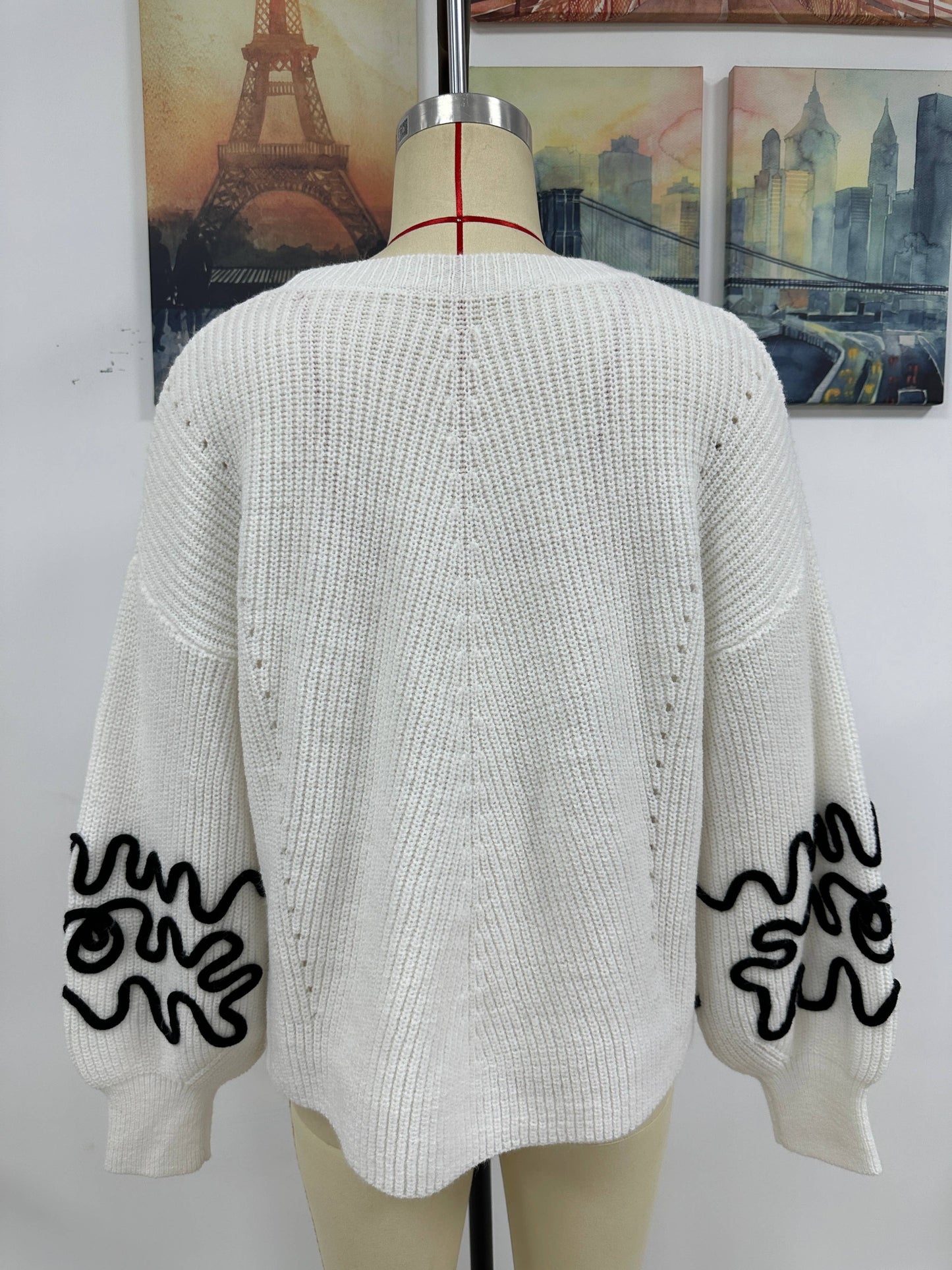Fashionable jacquard round-neck knitted sweater