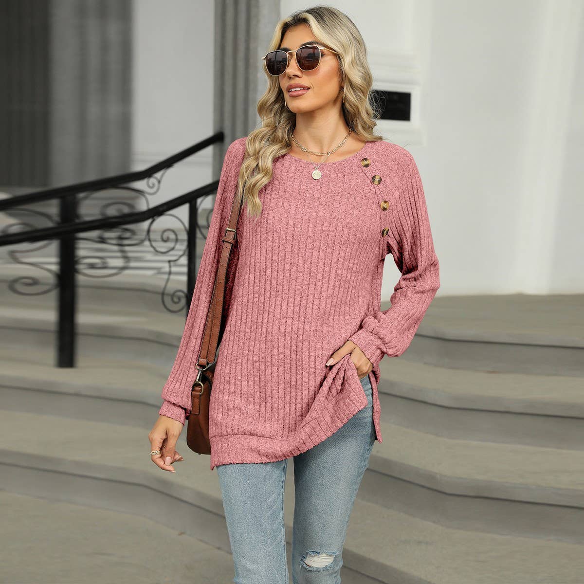 Solid color rotator sleeve slit T-shirt