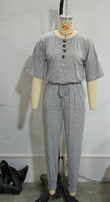 Sexy V-neck short-sleeved button-down jumpsuit