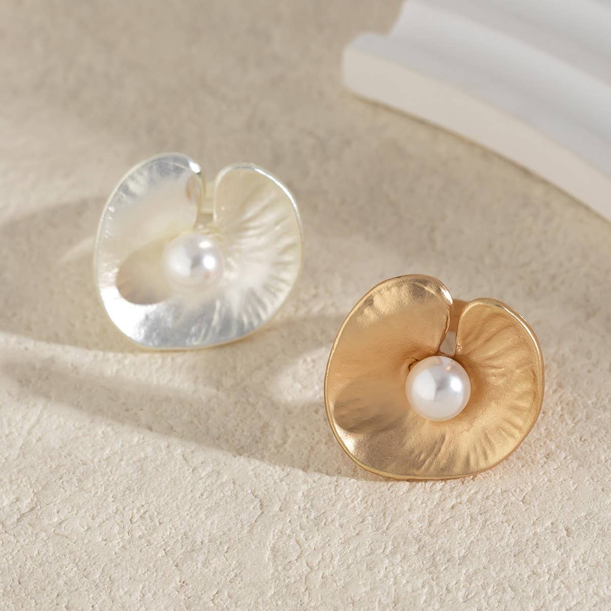 EXAGGERATED FRENCH DISC PLEATED METAL RING_CWAJE1824