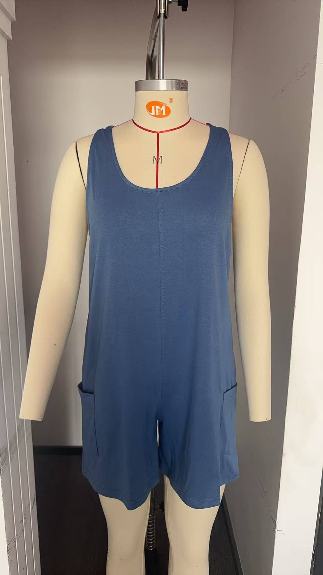 Loose backless outdoor sleeveless jumpsuit