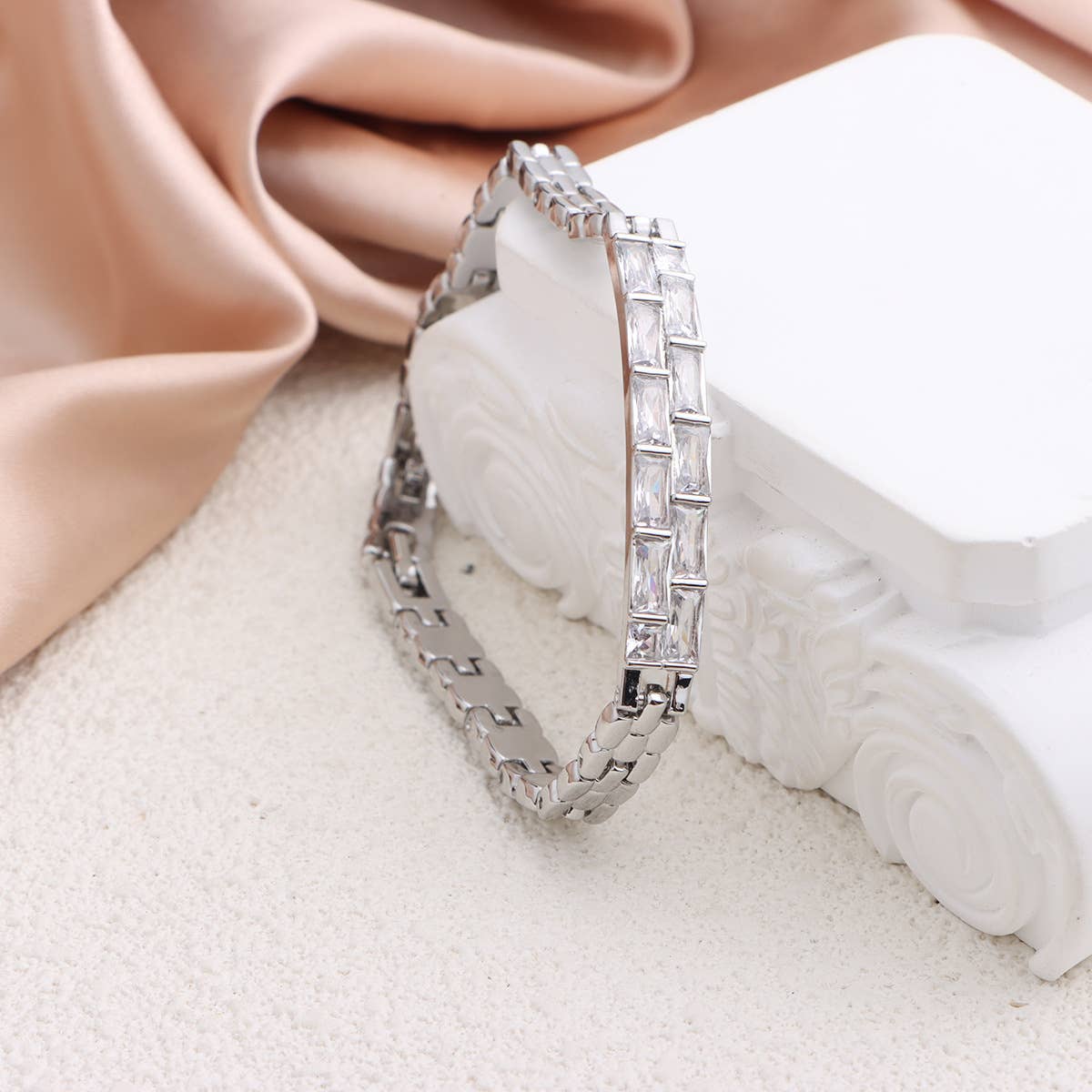 Diamond-encrusted bracelet silver metal bracelet