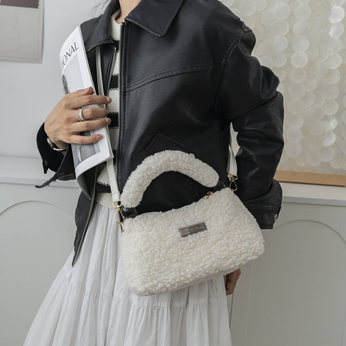 WINTER FASHION ONE-SHOULDER CROSSBODY PLUSH BAG_CWAB3934