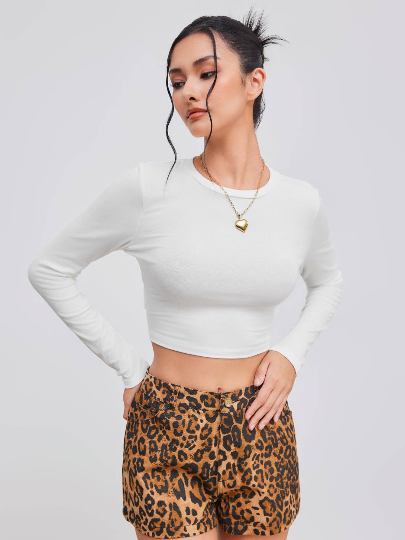 BACKLESS SLIM-FIT SHORTER BACKLESS T-SHIRT