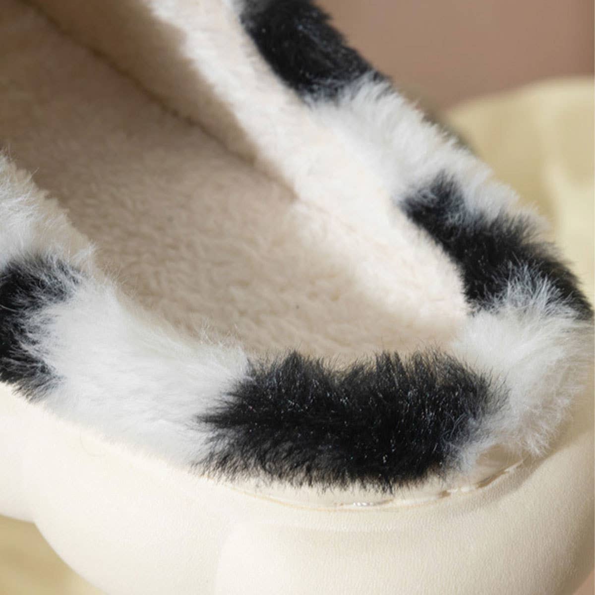 CARTOON COW EMBROIDERED FUZZY BEDROOM SLIPPERS_CWSHS0244
