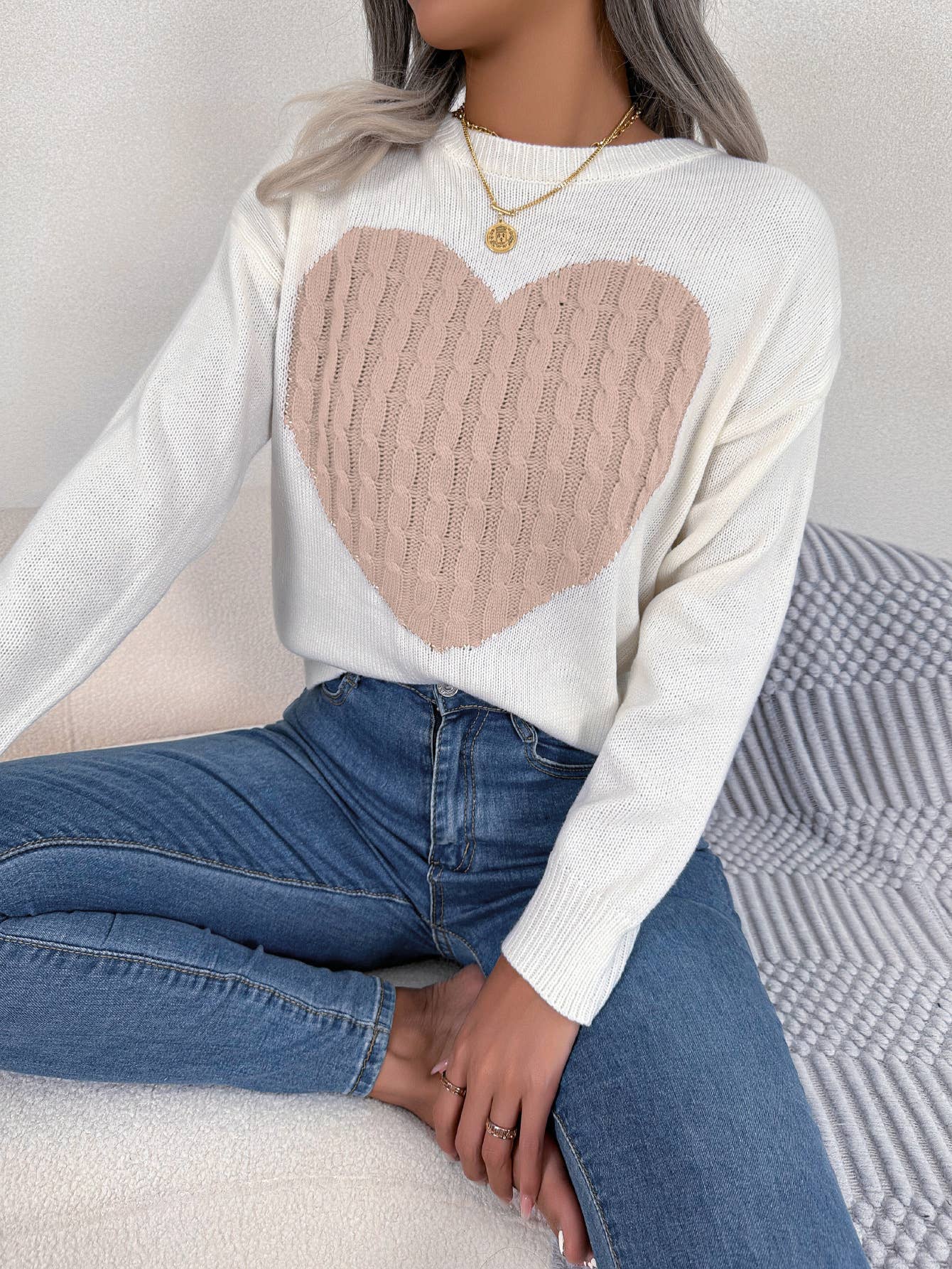 Twisted heart long-sleeved pullover sweater