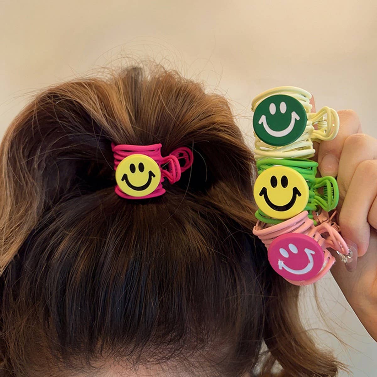 SMILEY FACE PONYTAIL HAIR CLAW CLIPS FOR WOMENS_CWAHA0291