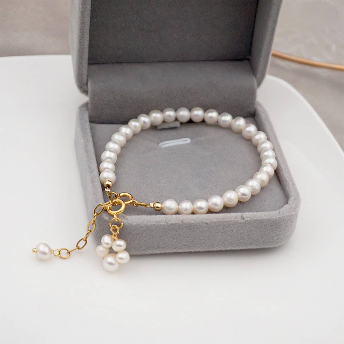 GOLD SIMPLE PEARL BRACELET
