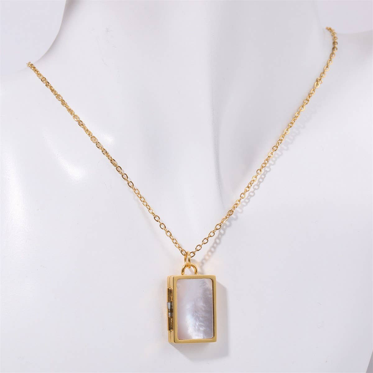 Simple Geometric Magnetic Closure Necklace_CWMM5671