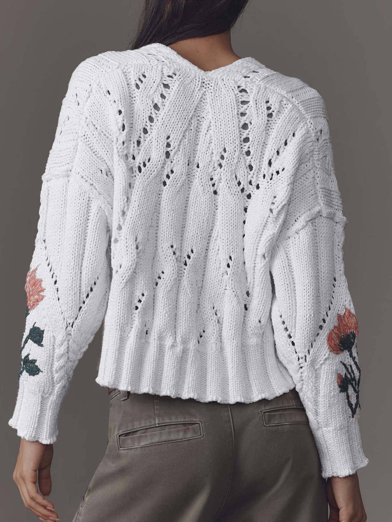 Embroidered flowers Short V-neck knitted sweater