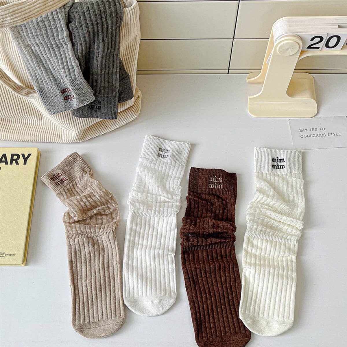BREATHABLE MESH MID-LENGTH COTTON SOCKS_CWMS0646