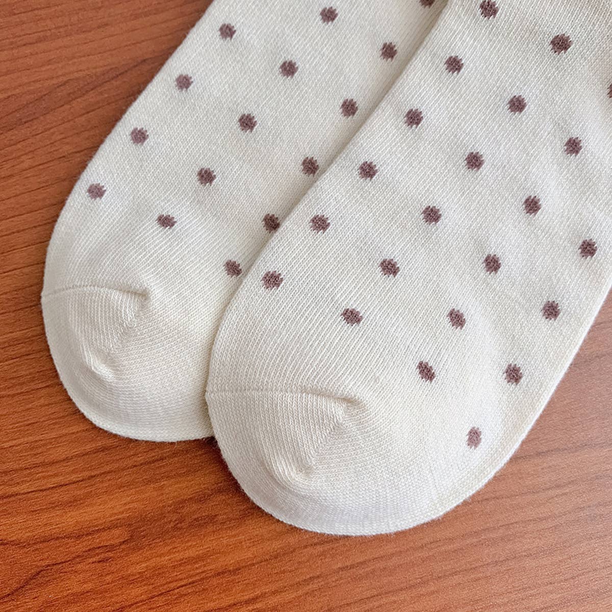 CONTRAST COLOR RETRO POLKA DOT SOCKS