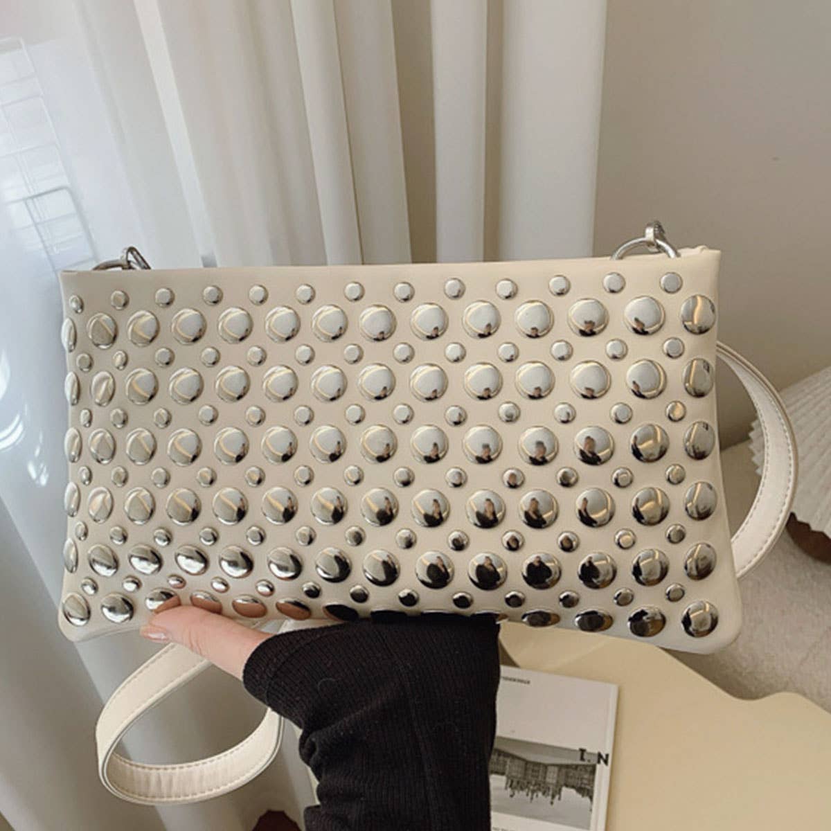 Personalized trendy riveted single-shoulder bag