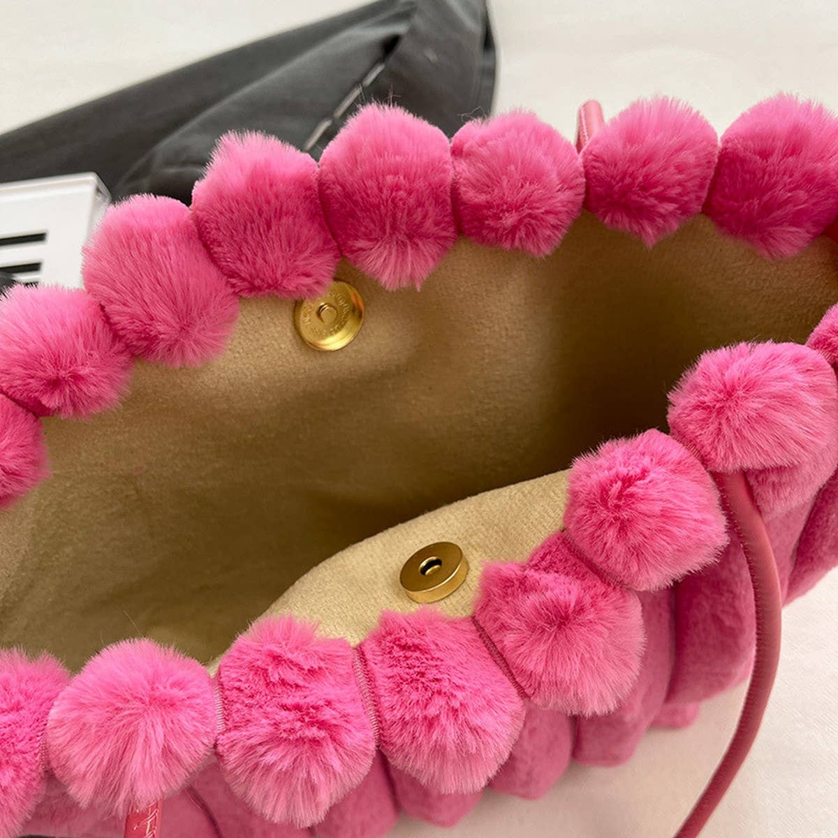 WINTER LEISURE SHOULDERBAG LARGE CAPACITY PLUSH BAG_CWAB3966