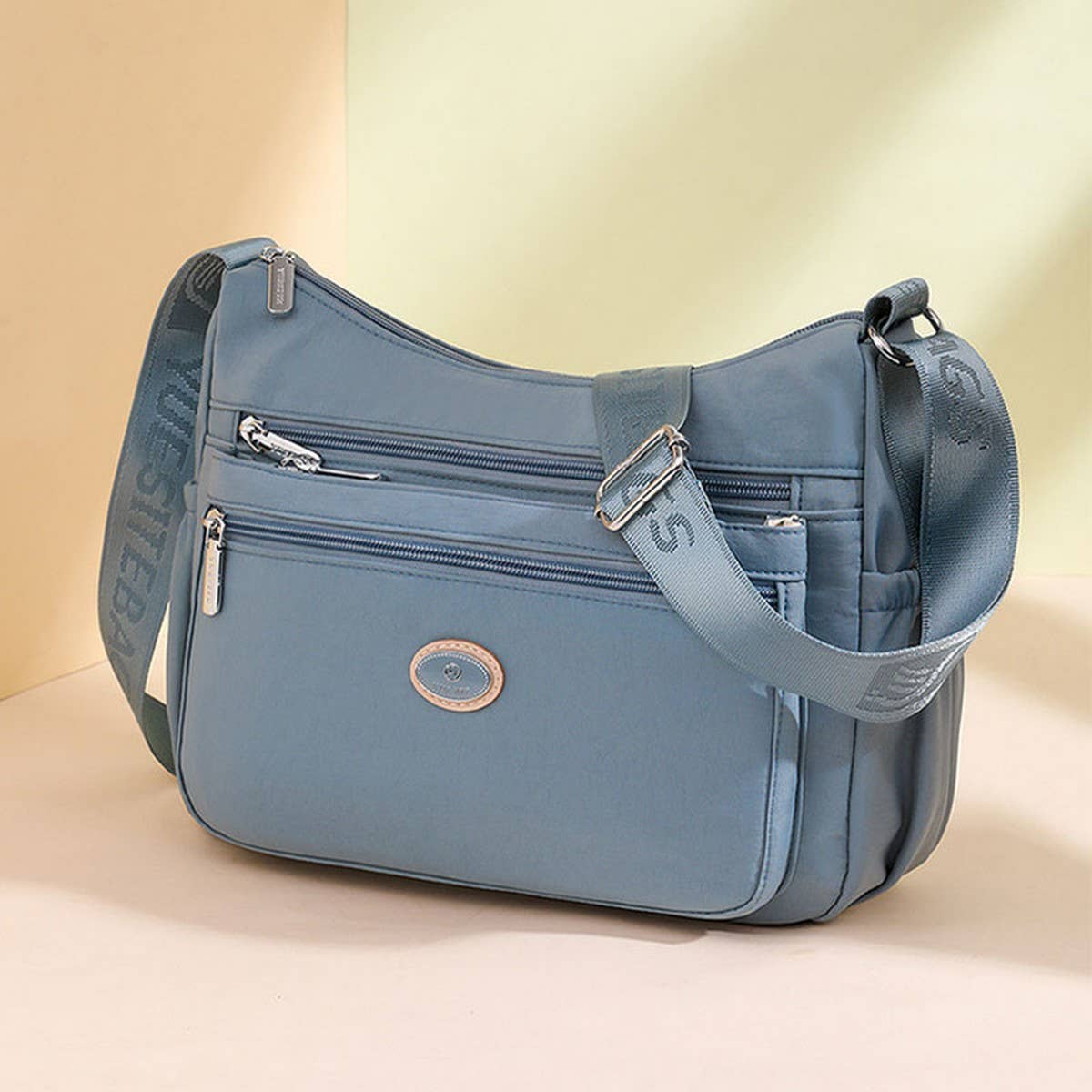 FASHIONABLE NYLON CLOTH SHOULDER MESSENGER BAG_CWAB3520