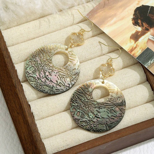 FASHION HOLLOW BLACK SHELL CARVED EARRINGS_CWMM4263