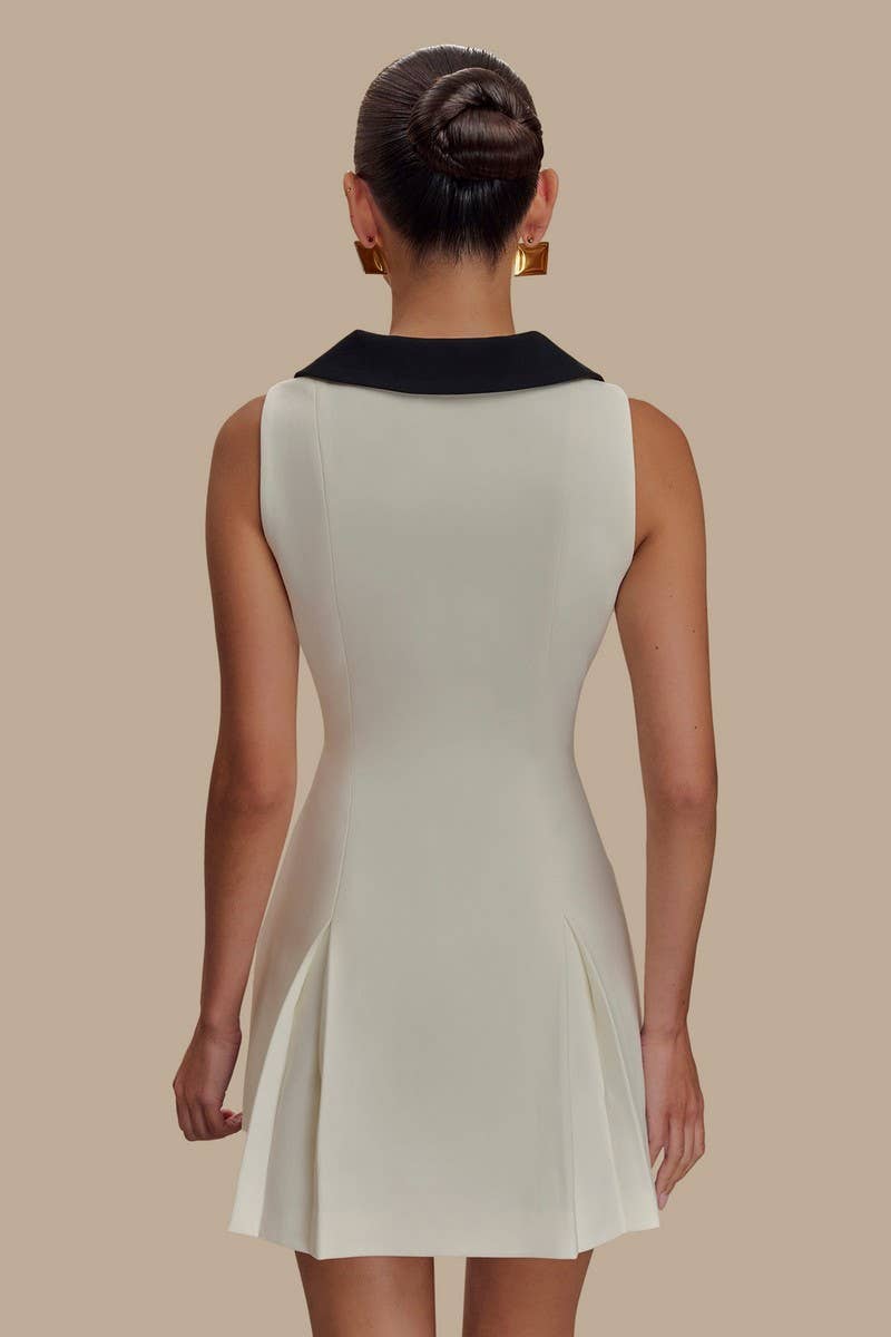 CWDSD8910_SLEEVELESS LAPEL METAL BUTTON DRESS