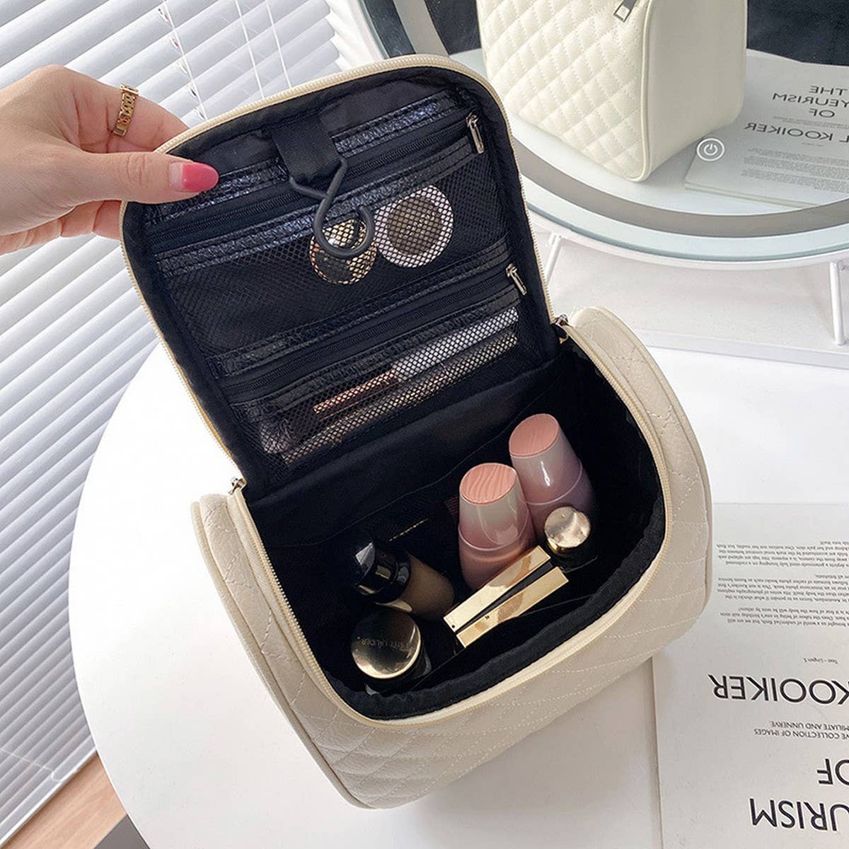 SUPER POPULAR PORTABLE LARGE CAPACITY COSMETIC BAG_CWAB4486