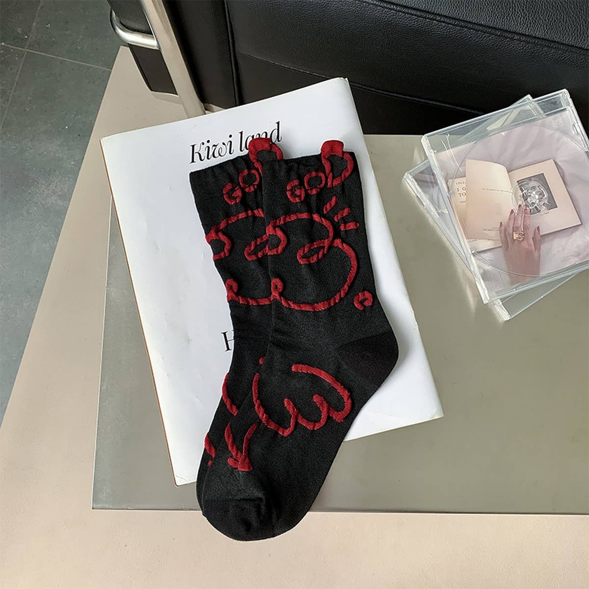 CASUAL GRAFFITI CARTOON SOCKS_CWMS0676