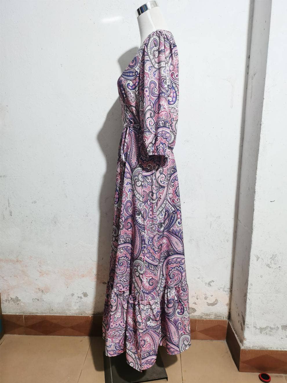 One-piece dress with lace-up V-neck puffy sleeves