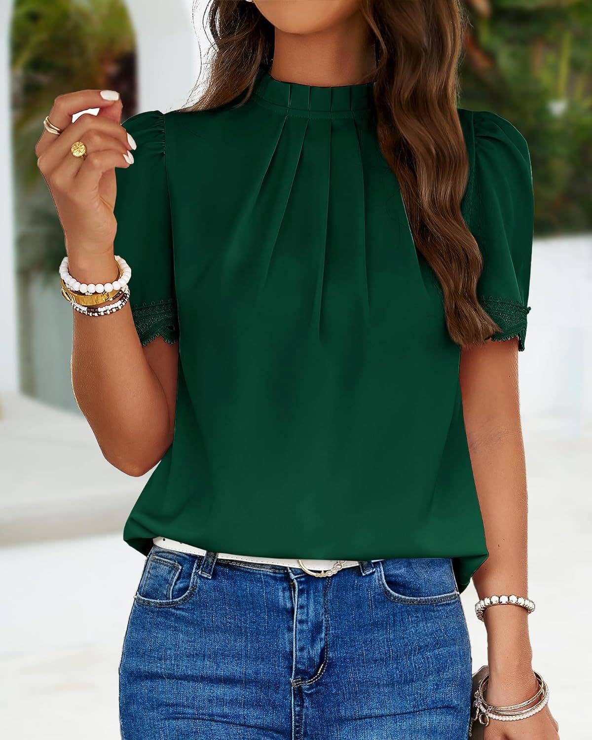 Semi-high-neck lace-trimmed short-sleeved shirt