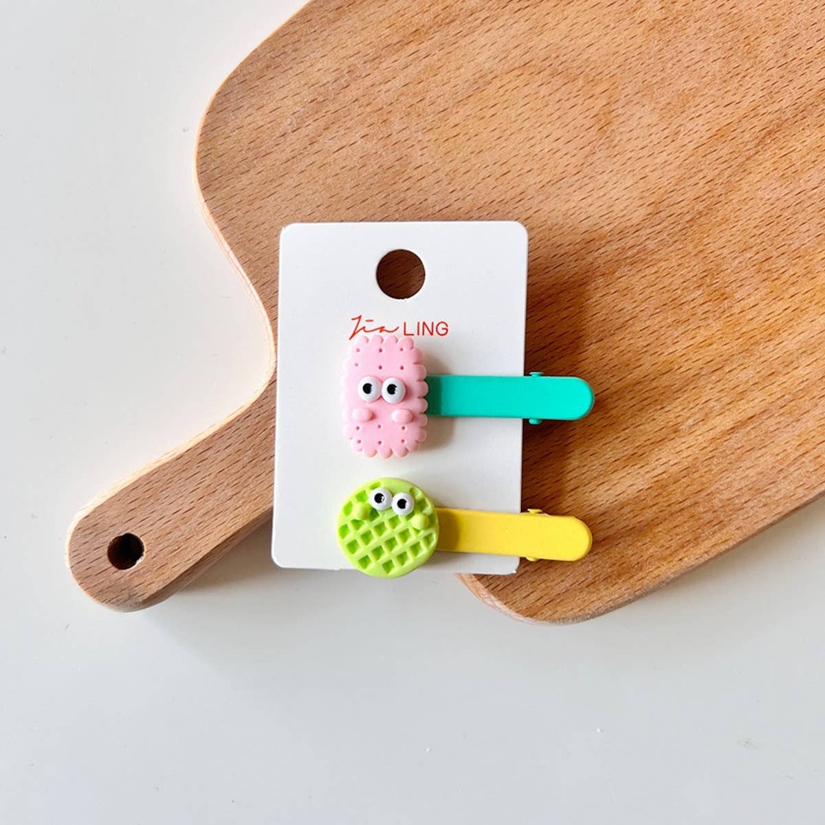 CHILDREN'S COLORFUL BISCUIT HAIRPIN