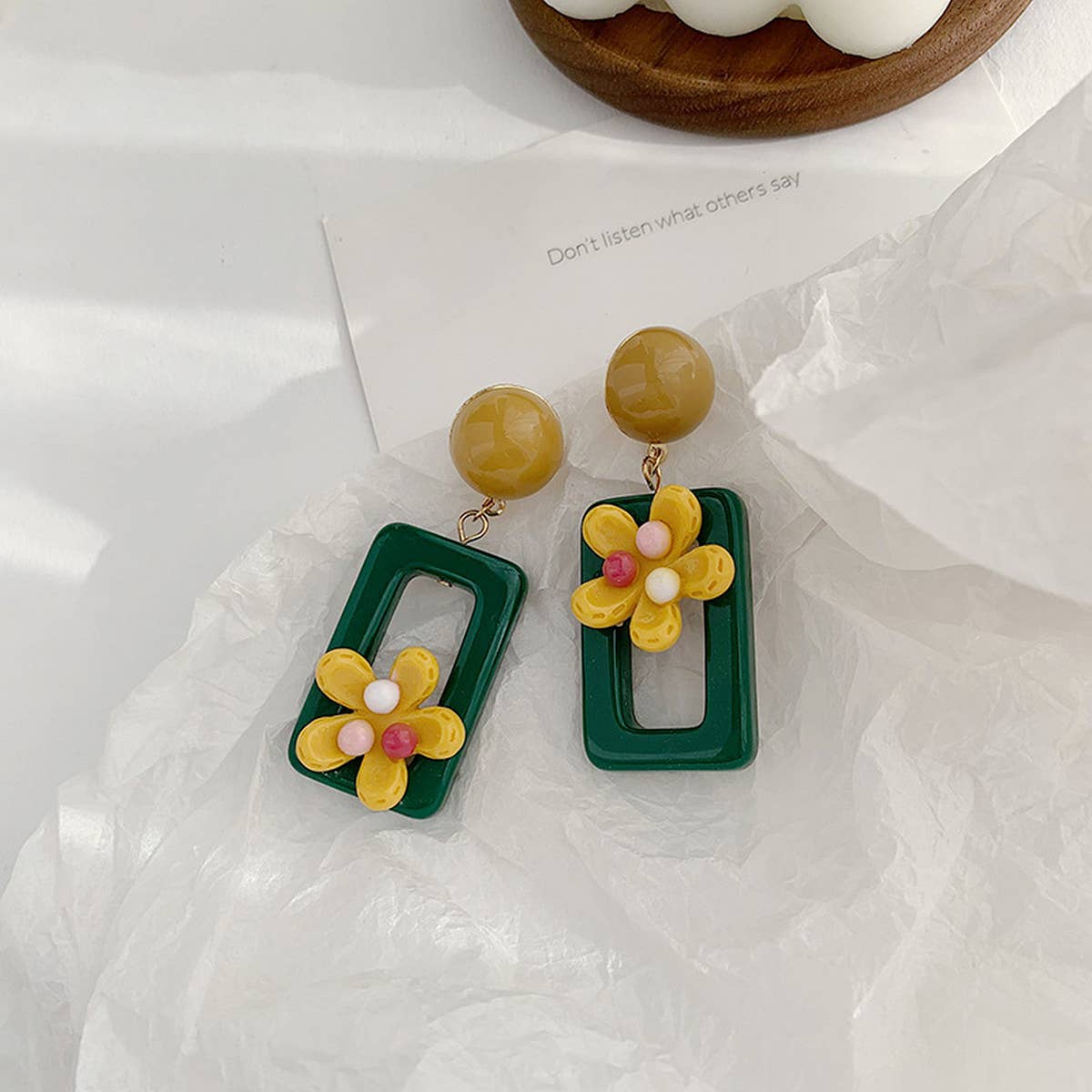 FASHIONABLE AND FRESH RESIN FLOWER EARRINGS_CWAJE1629