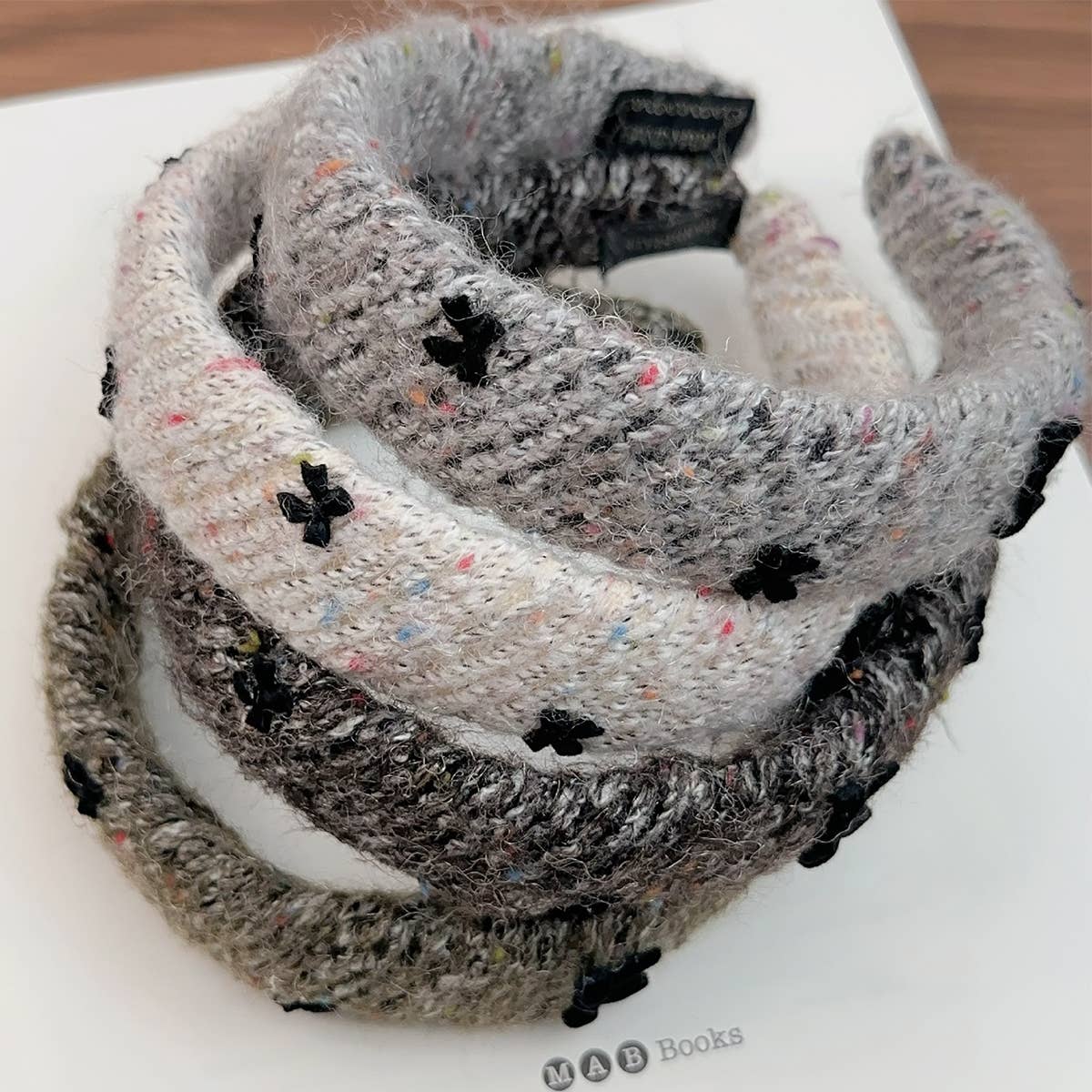 GREY WOOL HEAD HOOPS HAIR BUNDLE SENIOR SENSE